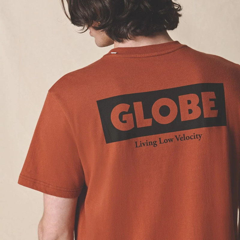 Camiseta Globe: Living Low Velocity Tee (Dark Walnut)
