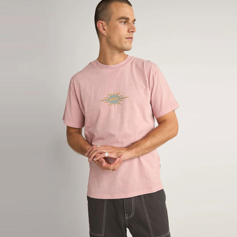 Camiseta Rhythm: Flame Printed Vintage SS T-Shirt (Mauve)