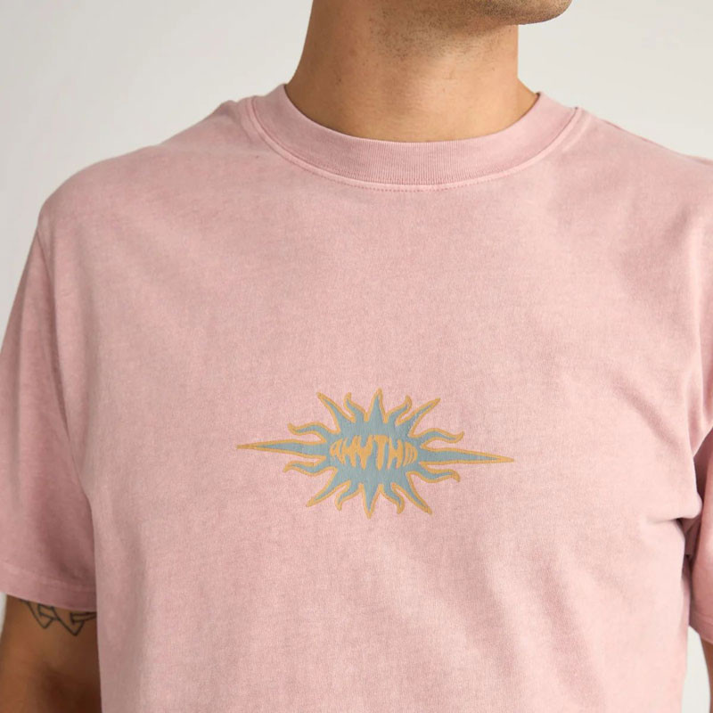 Camiseta Rhythm: Flame Printed Vintage SS T-Shirt (Mauve)