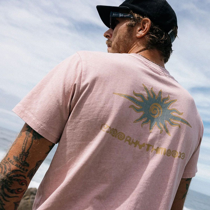 Camiseta Rhythm: Flame Printed Vintage SS T-Shirt (Mauve)