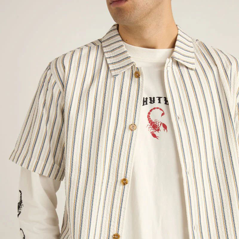 Camisa Rhythm: Seersucker Stripe SS Shirt (White)
