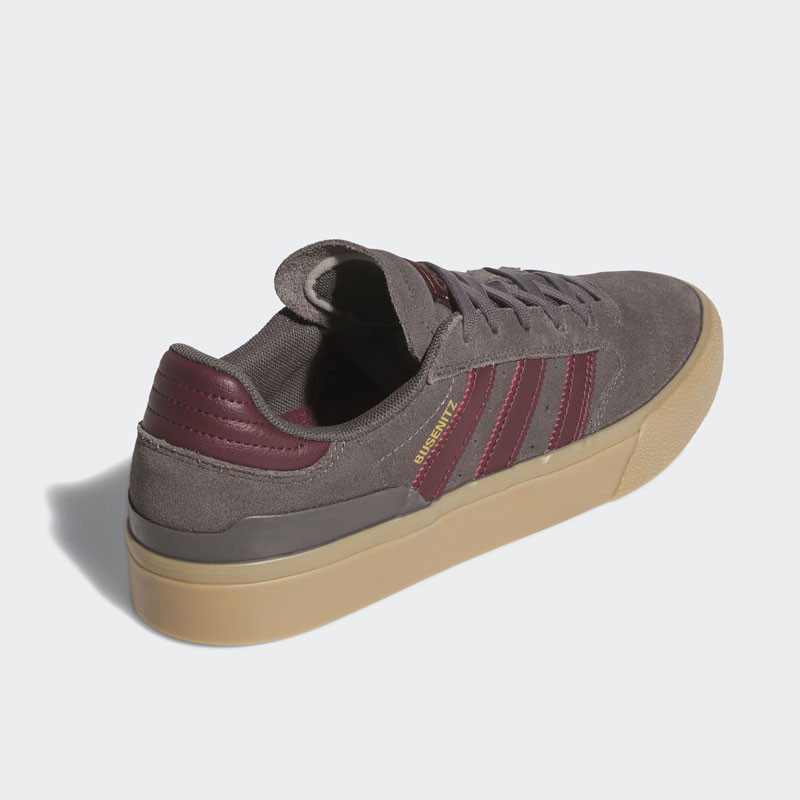 Zapatillas Adidas: Busenitz Vulc II (Charcoal Shadow Red Gum)