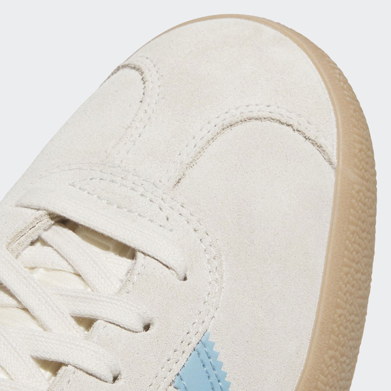 Zapatillas Adidas: Gazelle ADV (Wonder White Prelov Blue Gum)
