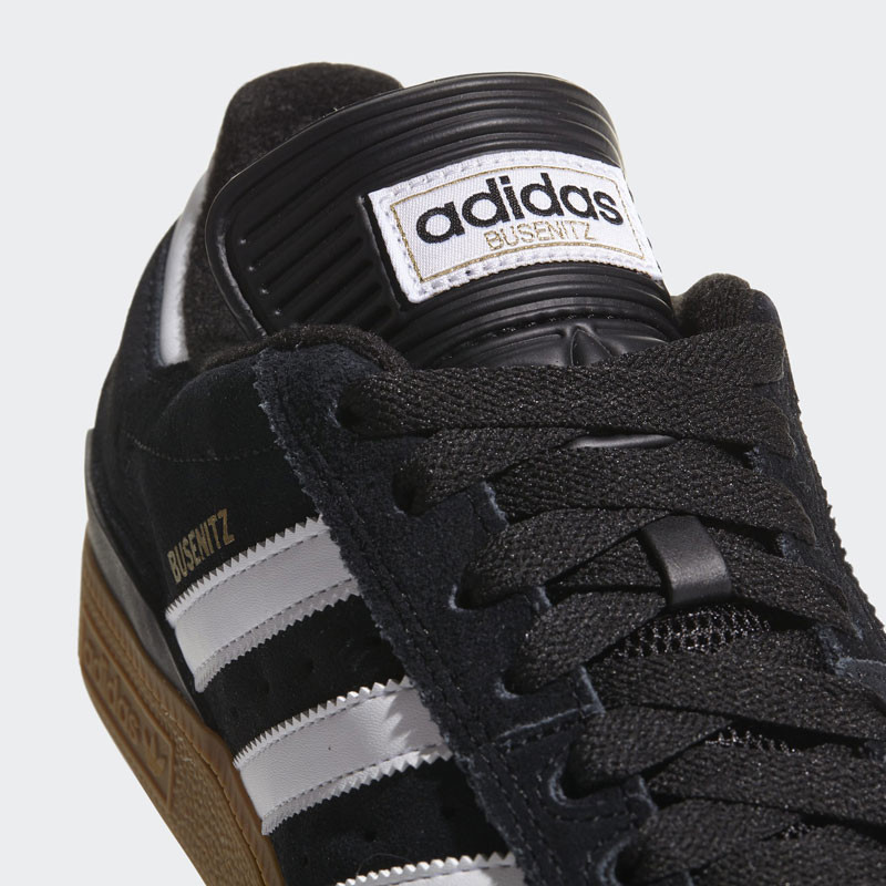 Zapatillas Adidas: Busenitz (Core Black Ftwr White Gold Met)
