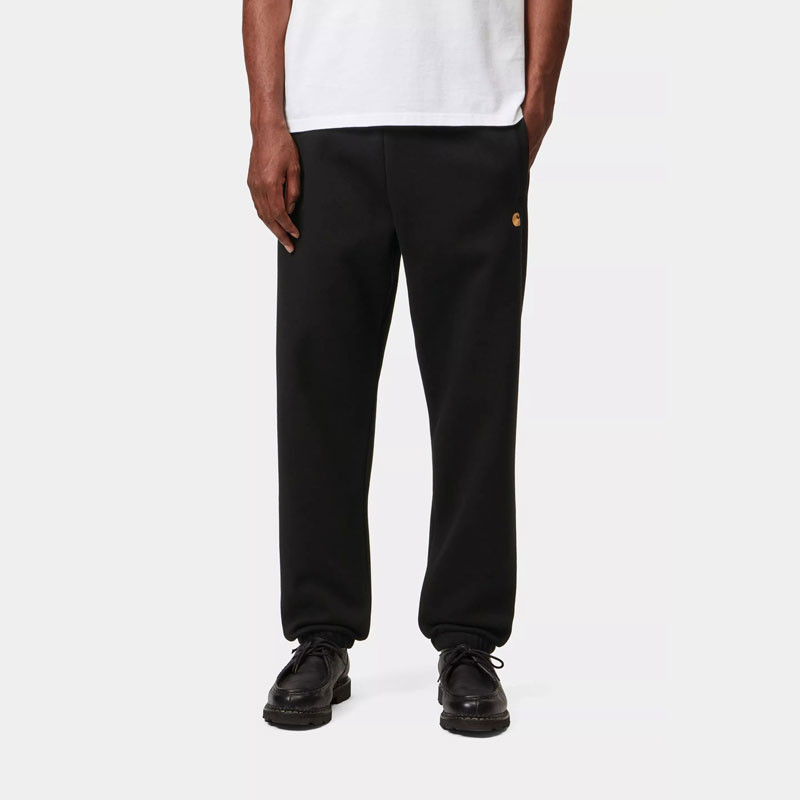 Pantalón Carhartt WIP: Chase Sweat Pant (Black Gold)