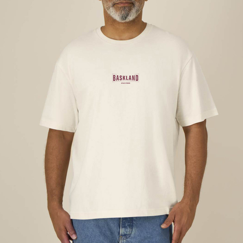 Camiseta Atlas: Baskland Boxy Tee (Natural Raw Burgundy)