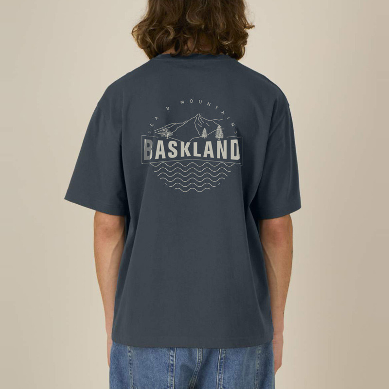Camiseta Atlas: Baskland Boxy Tee (Indian Ink Grey Stone)