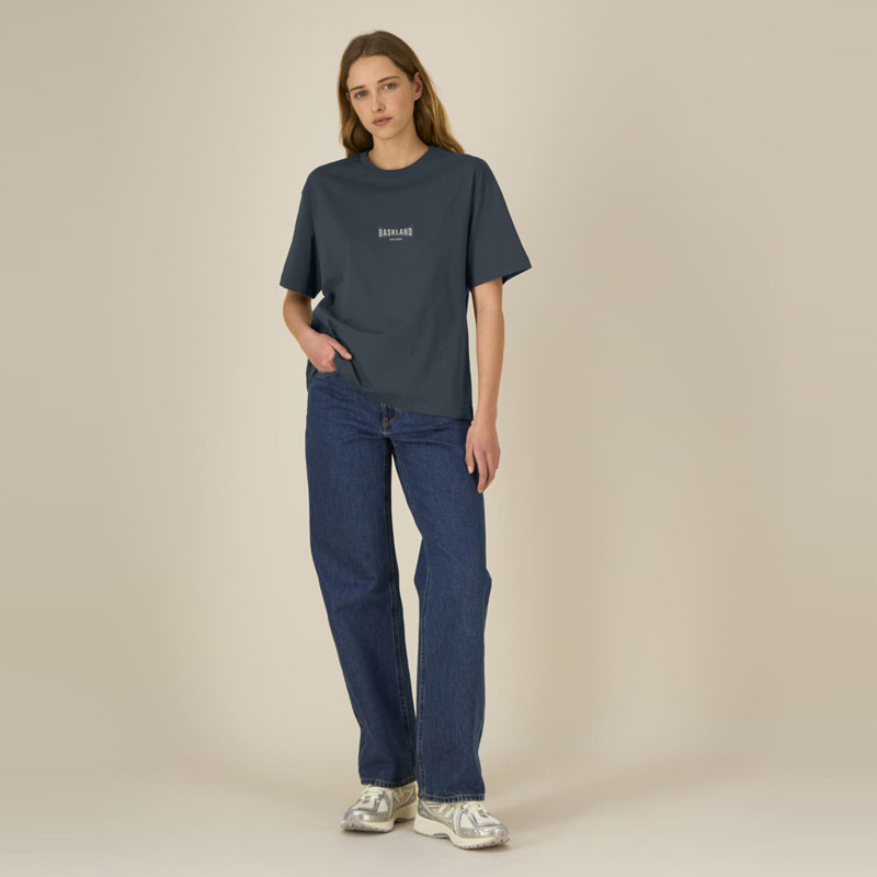 Camiseta Atlas: Baskland Boxy Tee (Indian Ink Grey Stone)