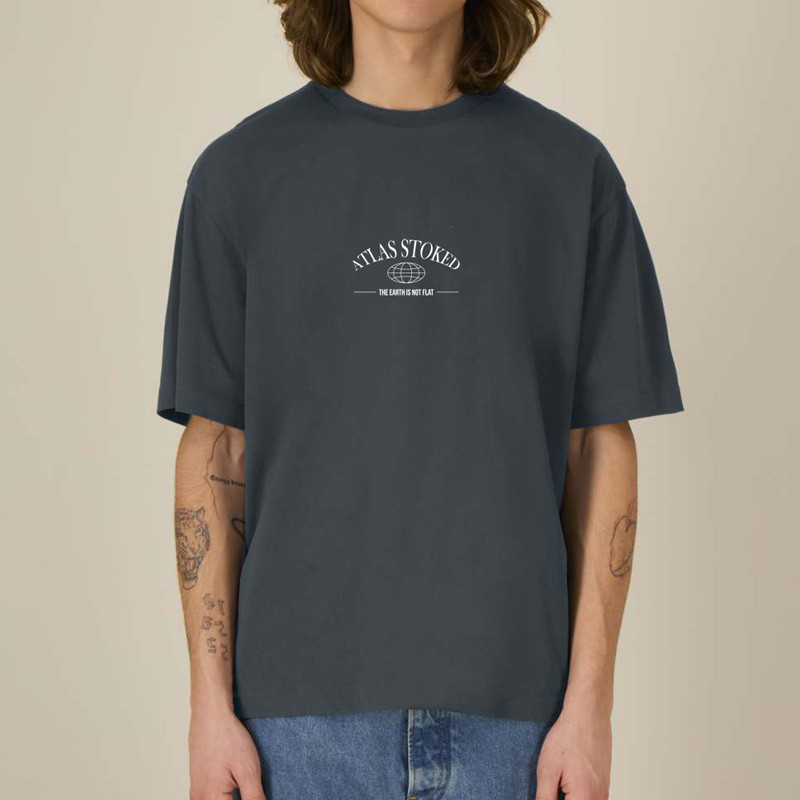 Camiseta Atlas: The Earth Boxy Tee (Indian Ink Grey White)