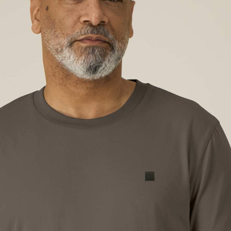 Camiseta Atlas: Roka Tee (Mocha)