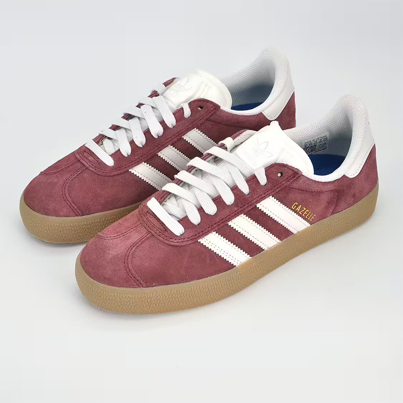 Zapatillas Adidas: Gazelle ADV (Shadow Red Cryst Wt Gld Met)