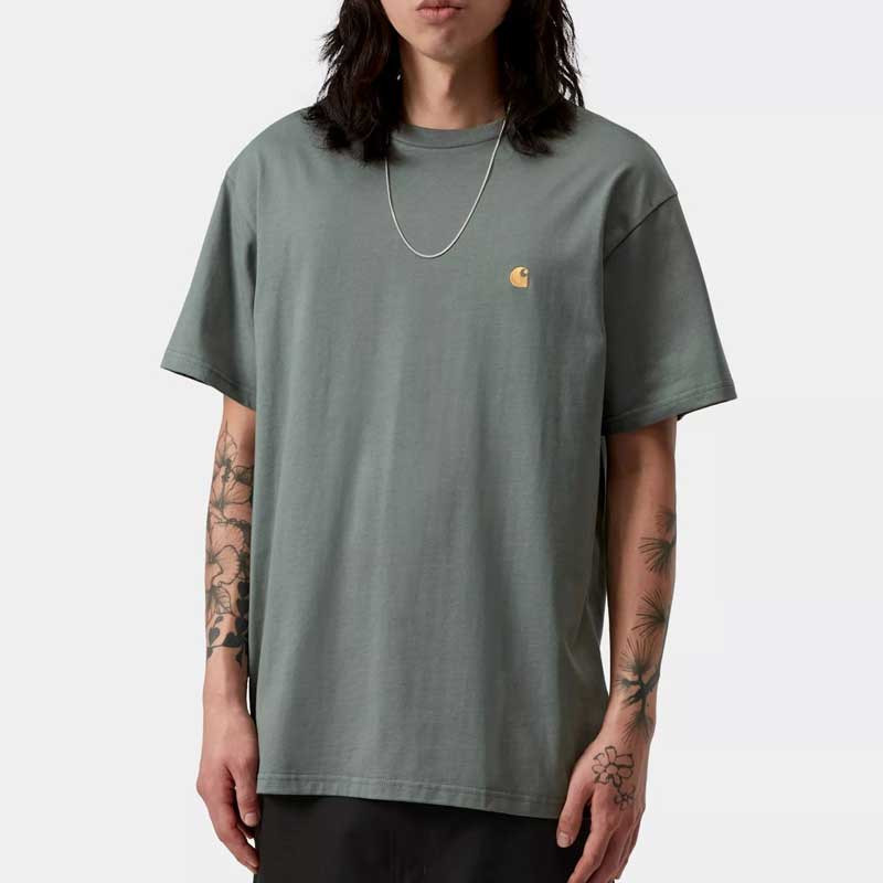 Camiseta Carhartt WIP: SS Chase T-Shirt (Velvet Green Gold)