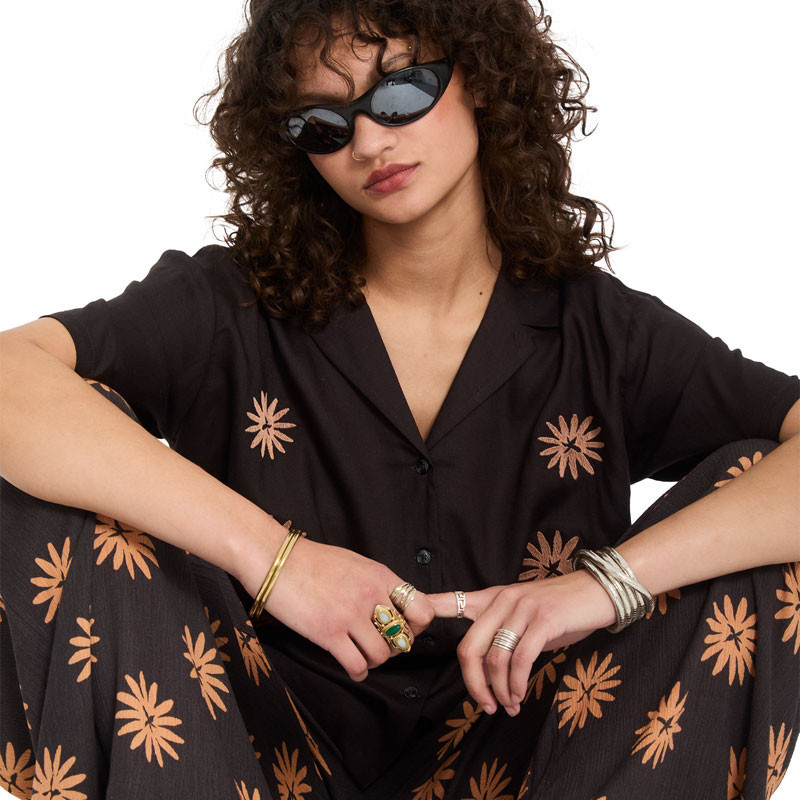 Camisa Volcom: Emb Midnite Ramble Top (Vintage Black)