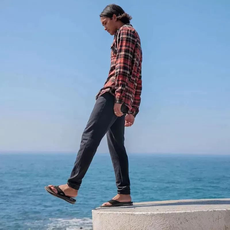 Chanclas Reef: M Fanning (Black/Silver)