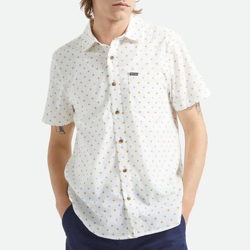 Camisa Brixton: Charter Print SS Wvn (Off Wt Mult Dmnd Tl)