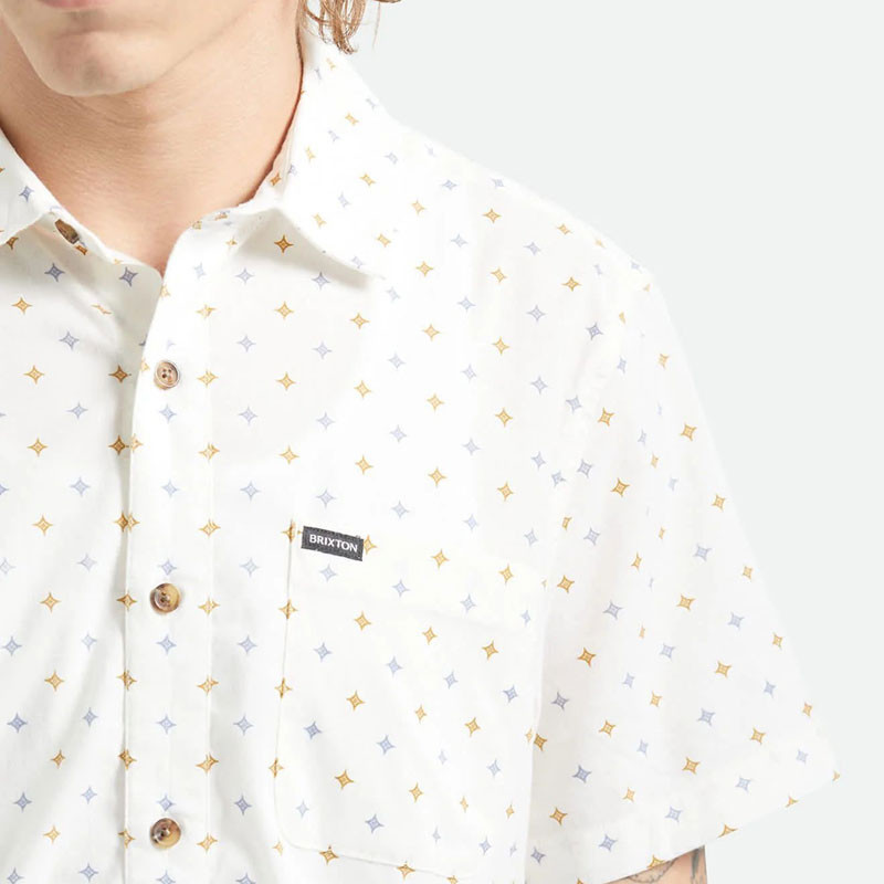 Camisa Brixton: Charter Print SS Wvn (Off Wt Mult Dmnd Tl)