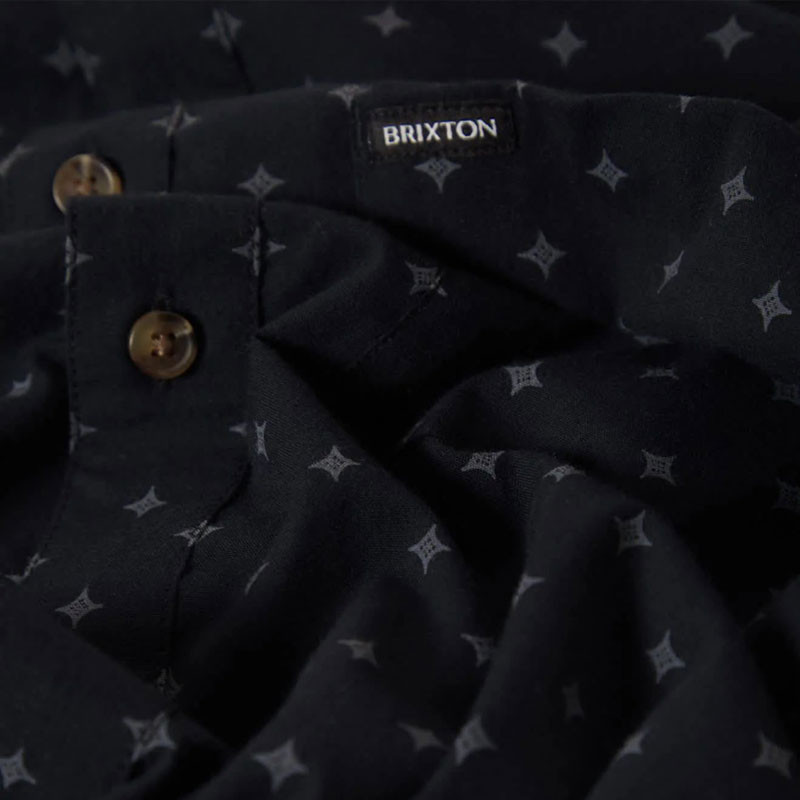 Camisa Brixton: Charter Print SS Wvn (Futur Gry Diam Til)