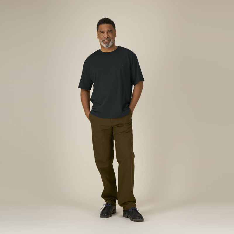 Camiseta Atlas: Roka Boxy Tee (Black)