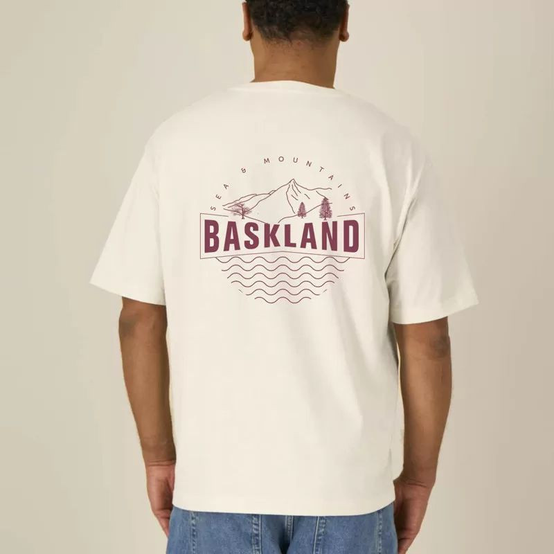 Camiseta Atlas: Baskland Boxy Tee (Natural Raw Burgundy)