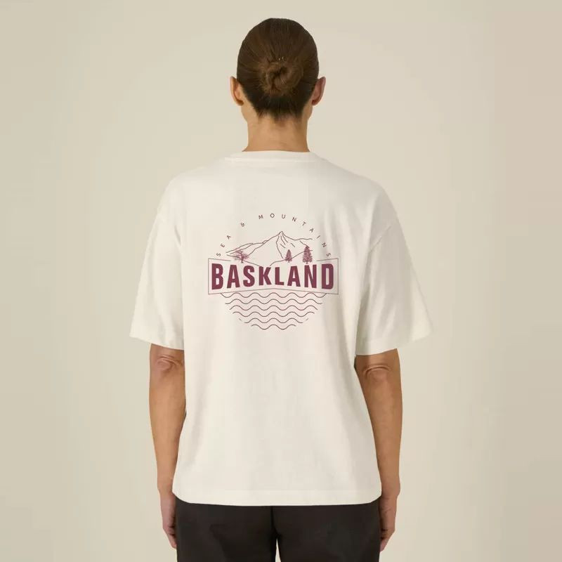 Camiseta Atlas: Baskland Boxy Tee (Natural Raw Burgundy)