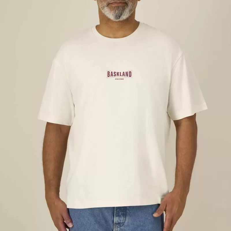 Camiseta Atlas: Baskland Boxy Tee (Natural Raw Burgundy)
