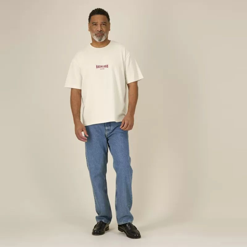 Camiseta Atlas: Baskland Boxy Tee (Natural Raw Burgundy)