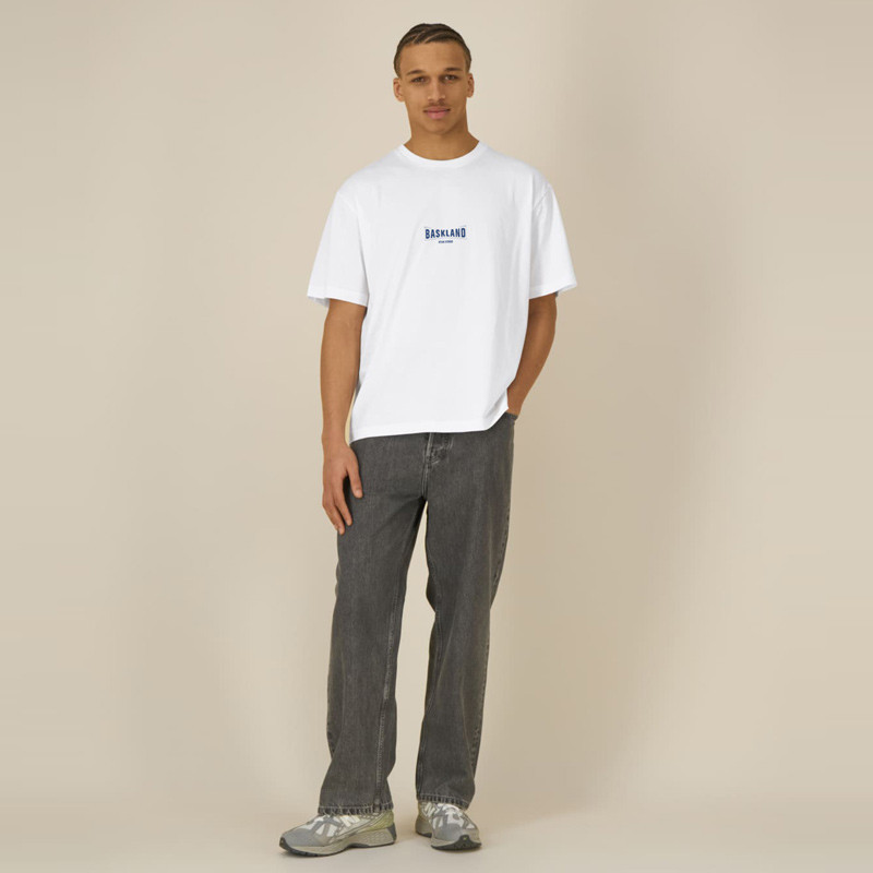 Camiseta Atlas: Baskland Boxy Tee (White Blue)