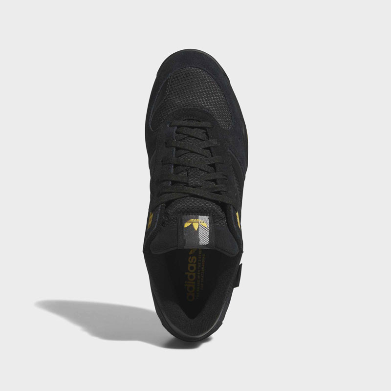 Zapatillas Adidas: Tekkira Cup (Carbon Carbon C Black)