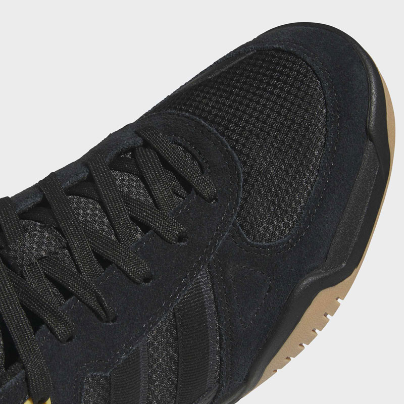 Zapatillas Adidas: Tekkira Cup (Carbon Carbon C Black)