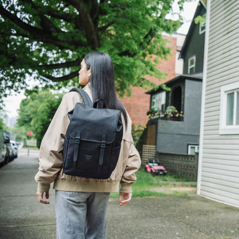 Mochila Herschel: Retreat Small Backpack (Black Tonal)