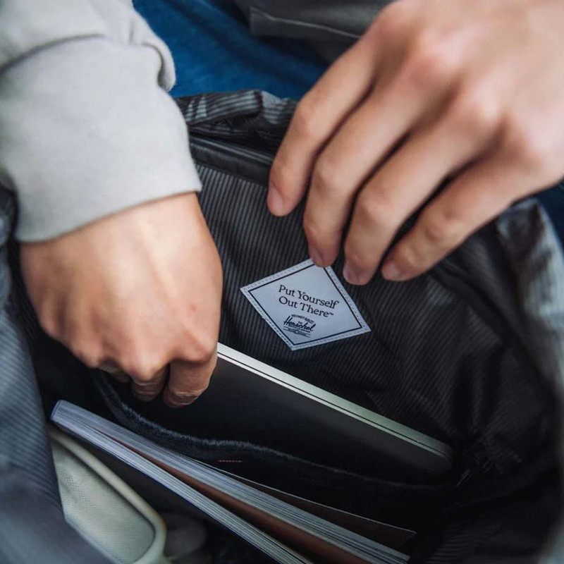 Mochila Herschel: Retreat Backpack (Black)