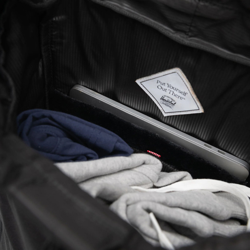 Mochila Herschel: Retreat Backpack (Black)