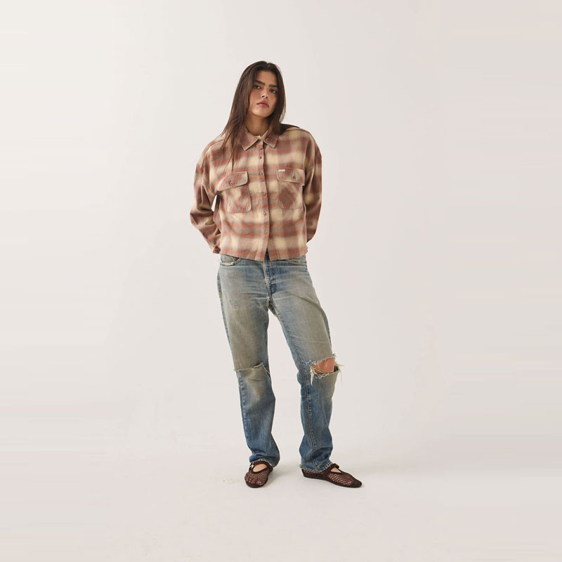Camisa Brixton: Bowery Crop W LS Oversrt (Sft Tan Wdw Pld)