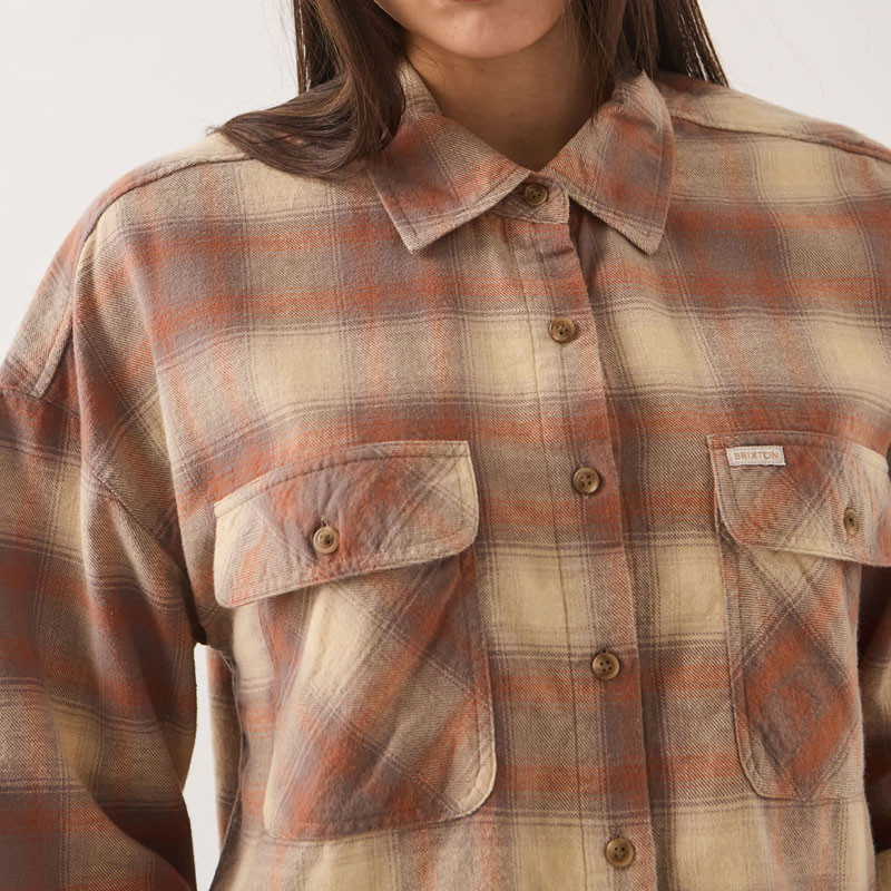 Camisa Brixton: Bowery Crop W LS Oversrt (Sft Tan Wdw Pld)