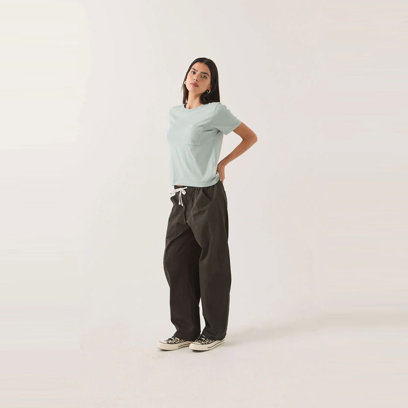 Pantalón Brixton: Utility Everyday Barrel Pant (Washed Blk)