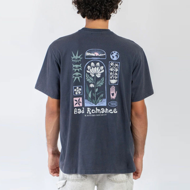 Camiseta Kaotiko: SS Regular Geometric Flower (Sea Storm)