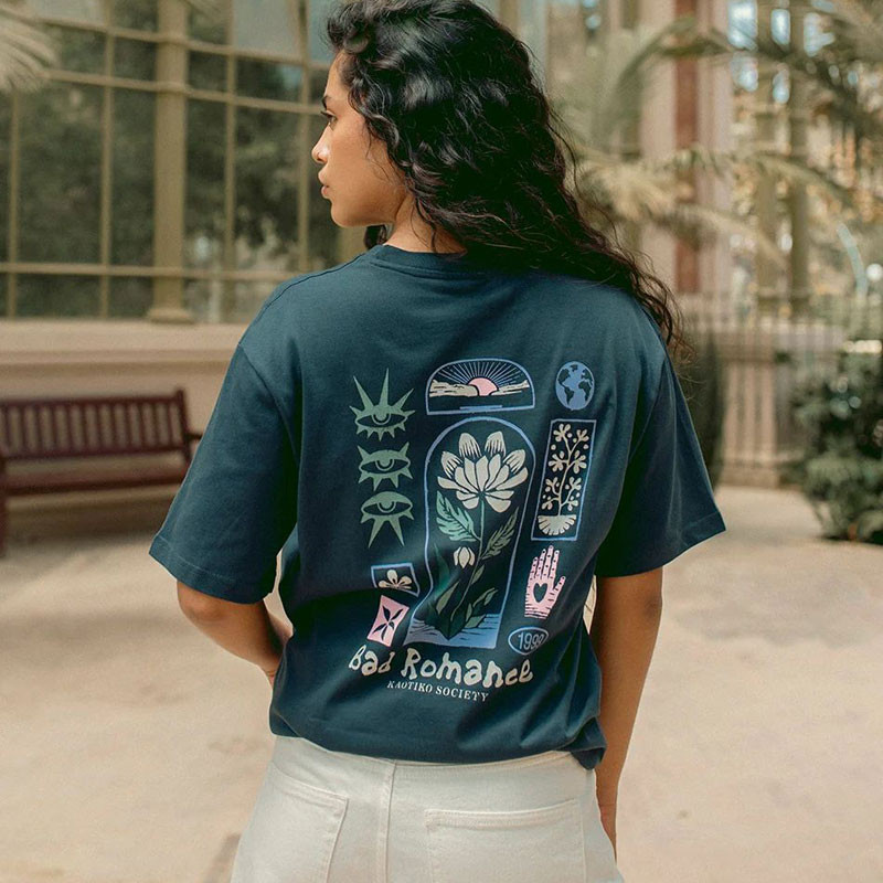 Camiseta Kaotiko: SS Regular Geometric Flower (Sea Storm)