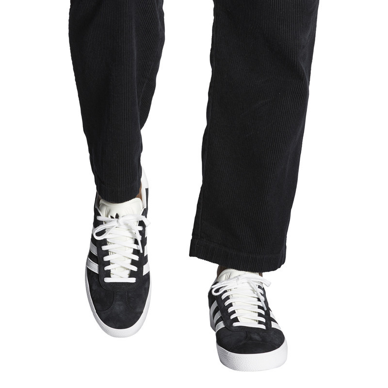 Zapatillas Adidas: Gazelle ADV (Ftwr Black Dormet)