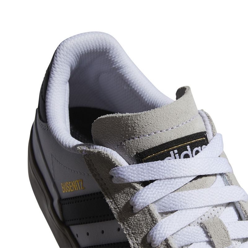 Zapatillas Adidas: Busenitz Vulc II (White Black Gold Met)
