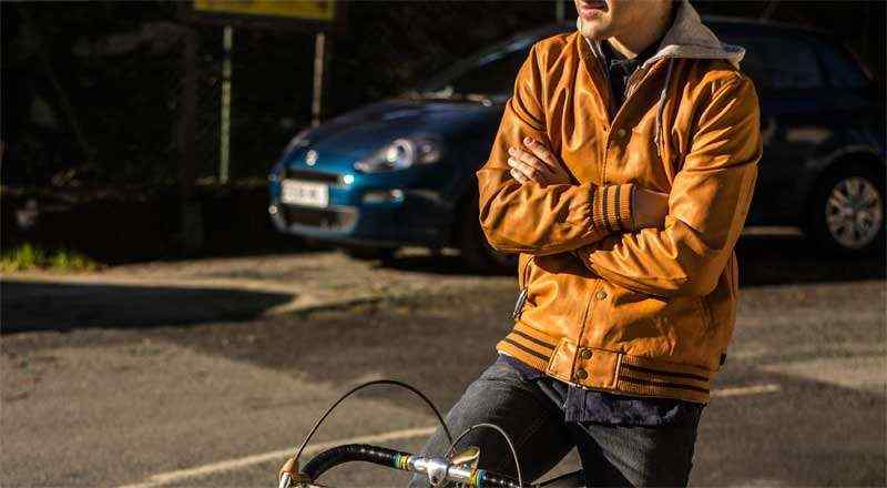 Obey vuelve a la universidad con sus chaqueta Varsity