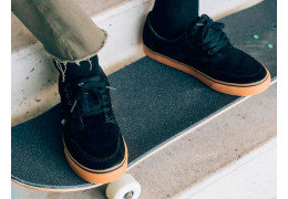 Zapatillas que combinan con todo: las opciones más versátiles para tu día a día